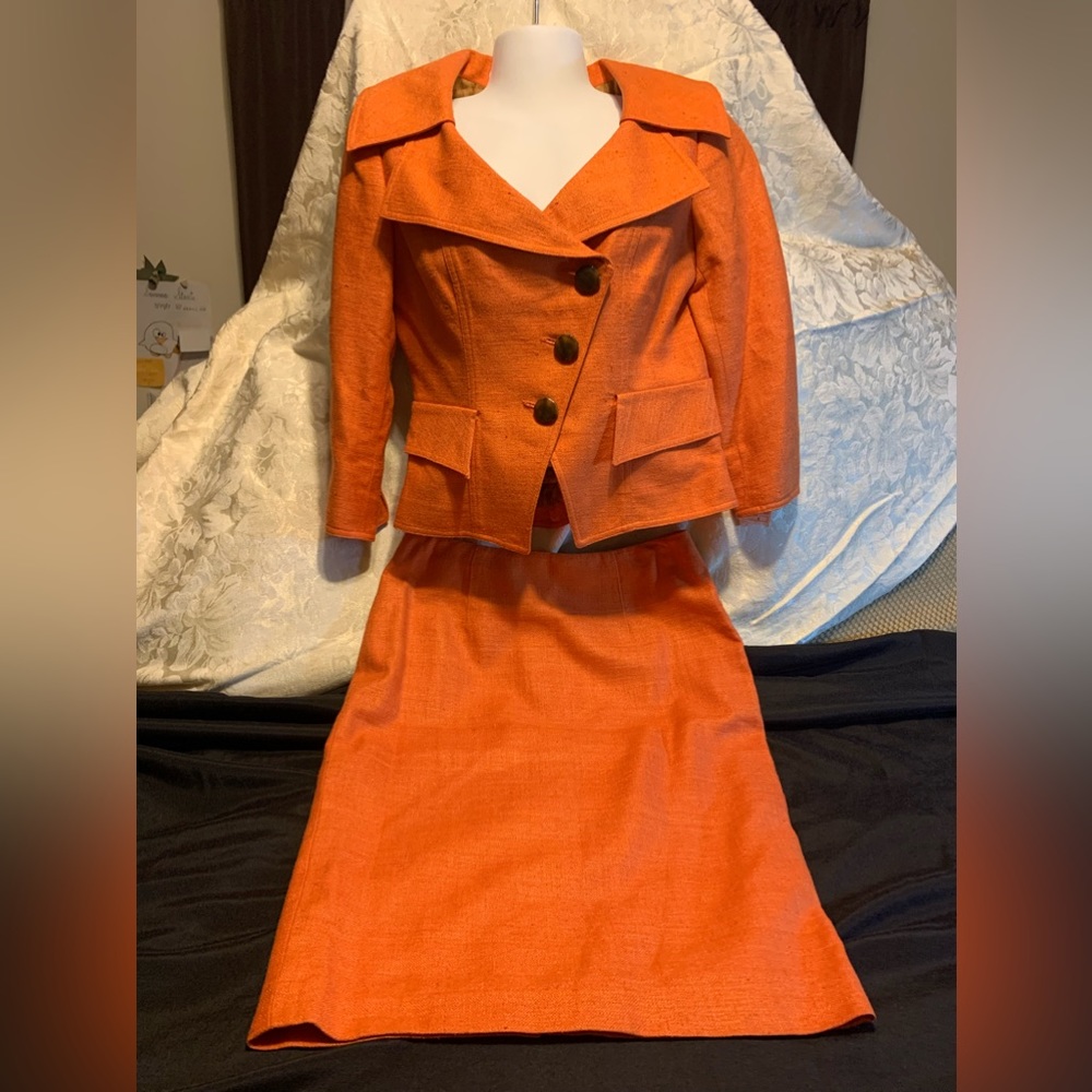 Kay Unger Suit  2pc Size 4 NWT
